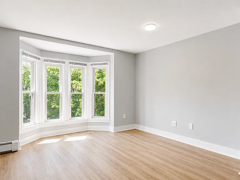 832 Washington St — Photo 4