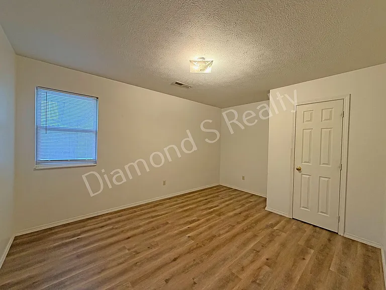 422 S Washington Ave — Photo 7