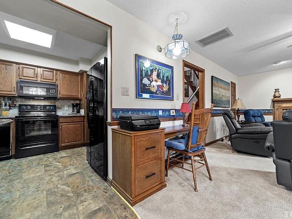 4th image of 525 Wildwood Ln