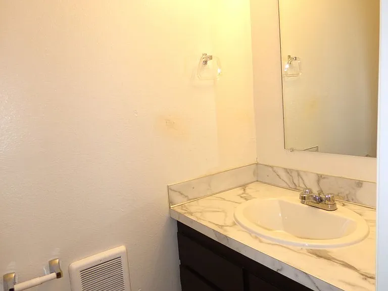 4116 Lancaster Dr NE — Photo 12