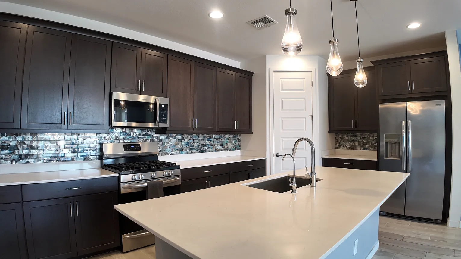 4 bed, 1943 sqft, $2,850 — Photo 4