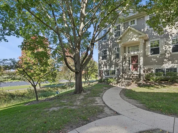 1107 Manchester Cir, Grayslake, IL 60030