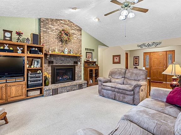 3rd image of 18 Winchester Rd