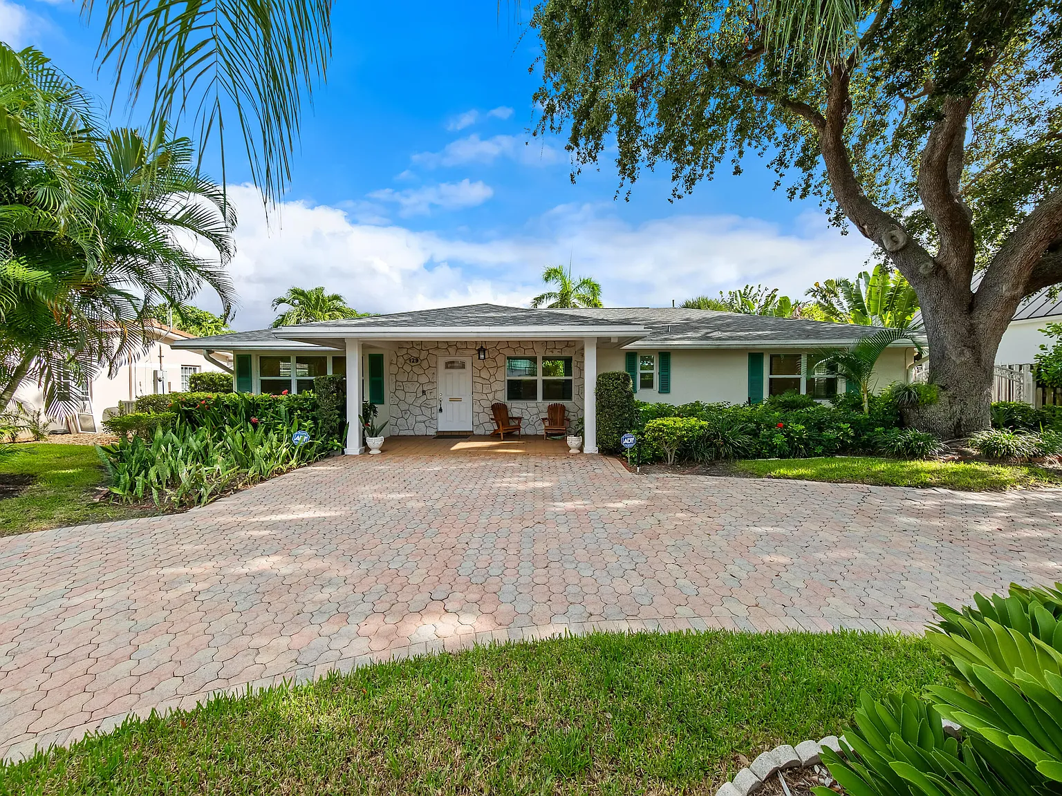 4 bed, 3.0 bath, 3168 sqft, $8,950 — Photo 3
