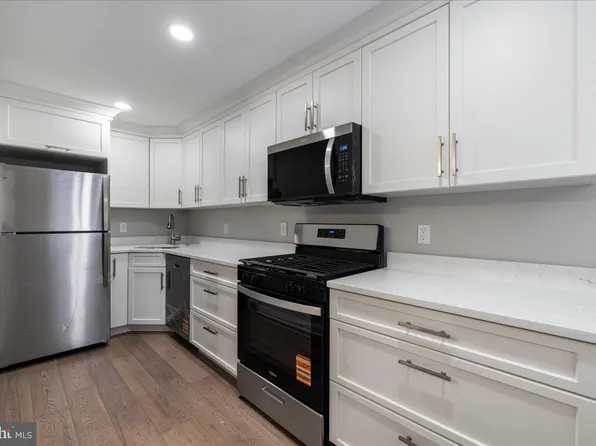 7641 Brentwood Rd, Philadelphia, PA 19151