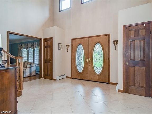 5th image of 6 Oakwood Ct
