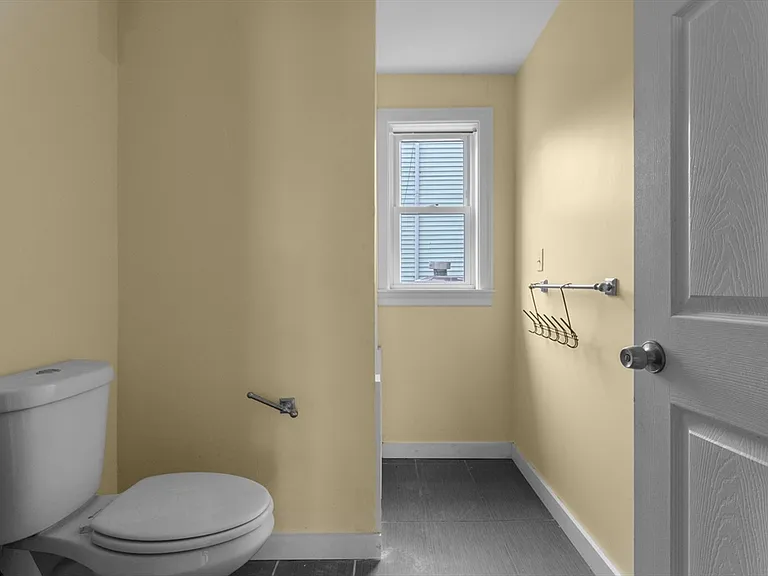 571 Washington St #2 — Photo 10