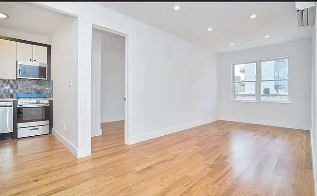 Rented by EXR | media 10