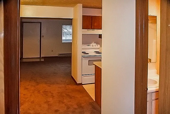 RARE VACANCY: Great 1 BR Apartment in a Great Complex - Most Convenient Location! — Photo 8