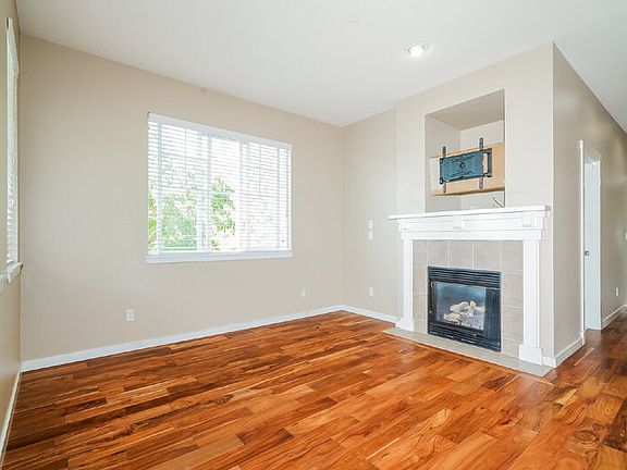 3rd image of 1929 16th Ln NE
