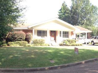 2048 Magnolia Dr, Grenada, MS 38901