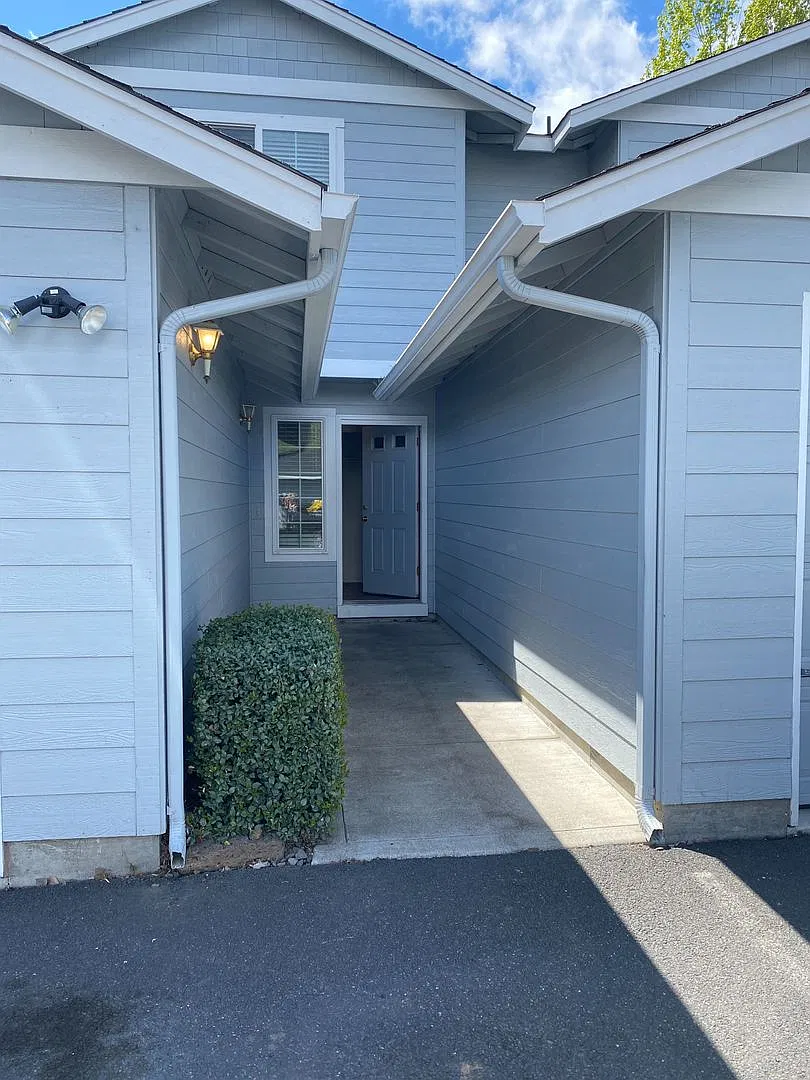 161- SW Yew Ave (4 units) — Photo 2
