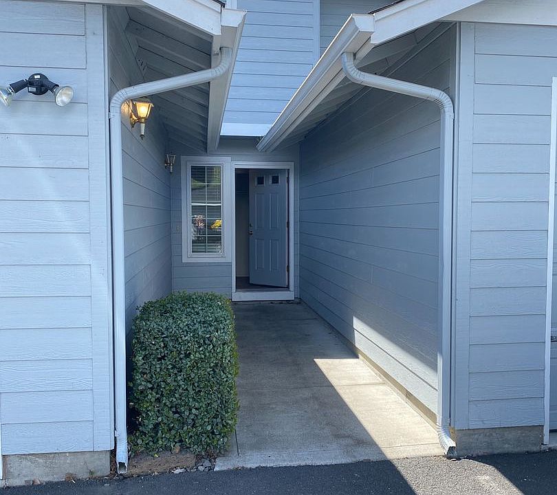 1st image of 2566 SW Yew Ave #2568