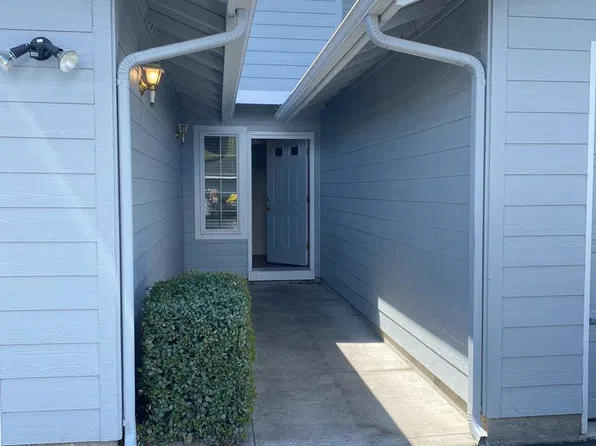 161- SW Yew Ave (4 units), 2566 SW Yew Ave #2568, Redmond, OR 97756