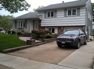 2 Amherst Rd, Hicksville, NY 11801