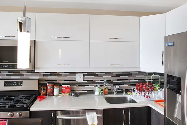 Sold by Thomas Lipovetsky, LREB | media 20