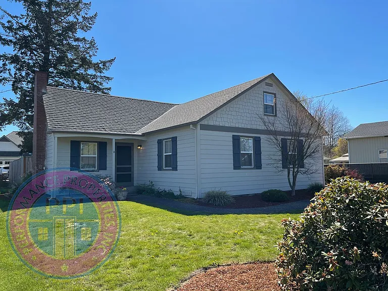 830 NE Sunrise Ln — Photo 1