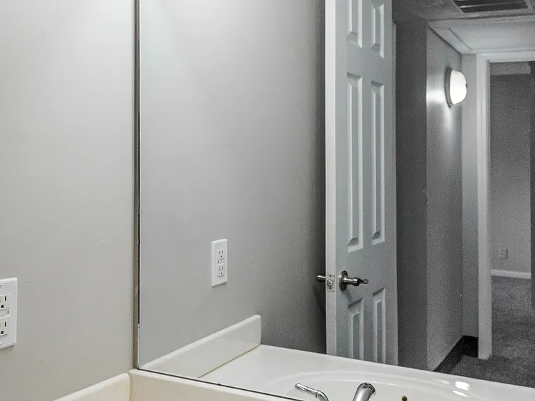 Bridgepointe Crossing — Photo 30