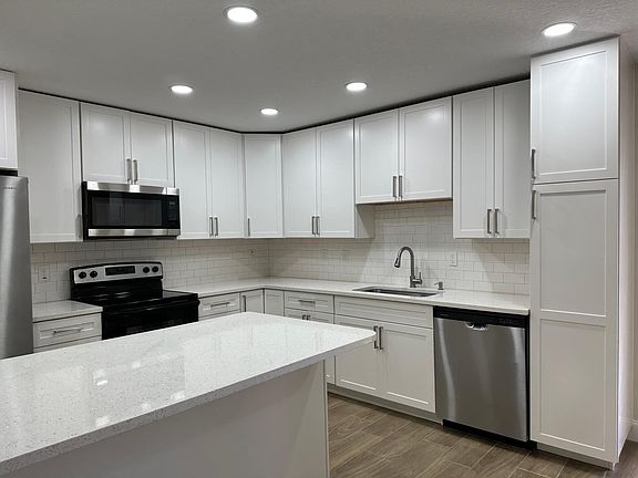 4th image of 1029 Ashley Ave