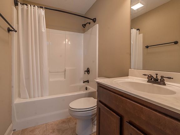 5th image of 614 Grays Pointe Ct