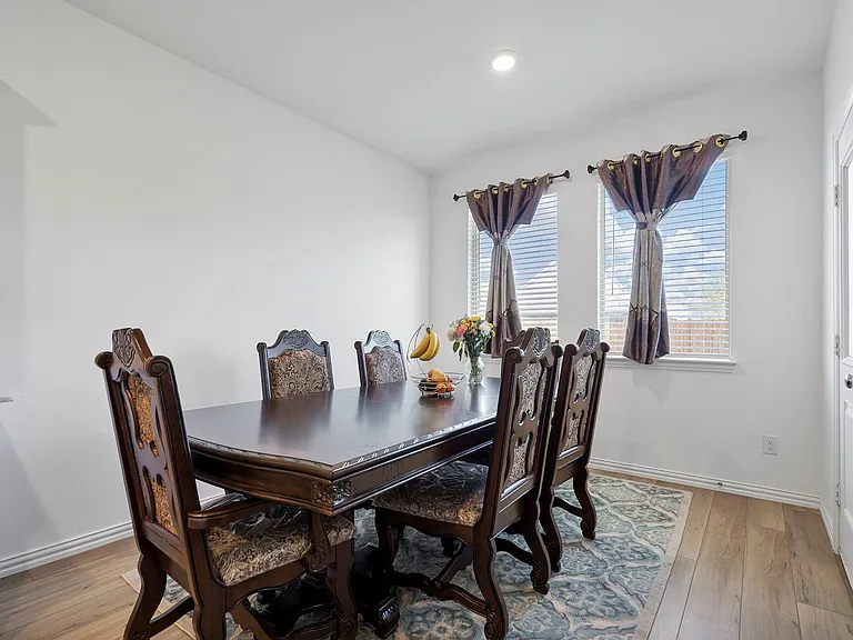 1713 Lake Grove Dr — Photo 6