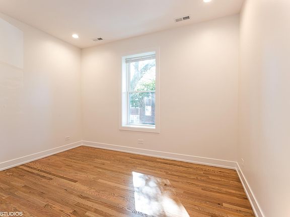 4th image of 5031 N Winchester Ave #2