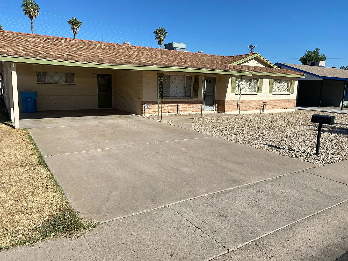 Spacious 4 bed, 2 bath SFH with huge yard Central Phoenix — Photo 1