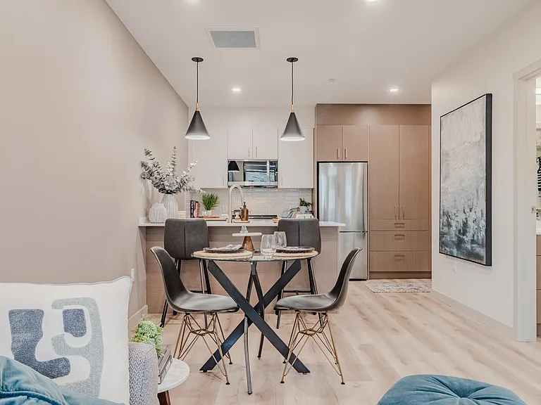 10020 101a Ave NW — Photo 10
