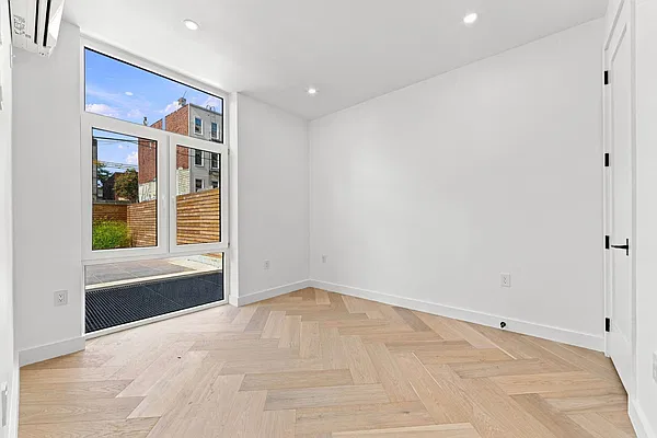 Bedroom, photo 1