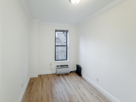 5th image of 210 E 83rd St APT 1C