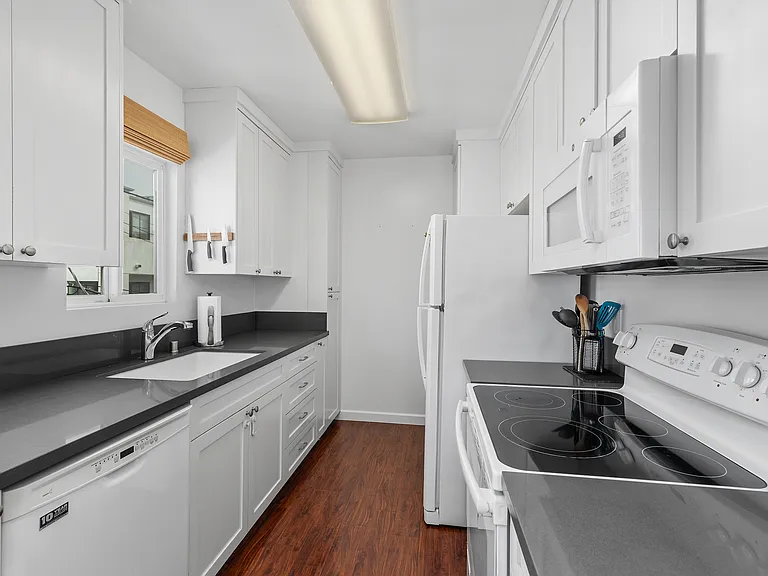 11836 Mayfield Ave #9 — Photo 9