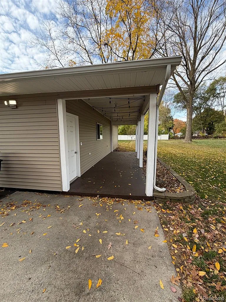 4 bed, 2.0 bath, 2945 sqft, $2,795 — Photo 2