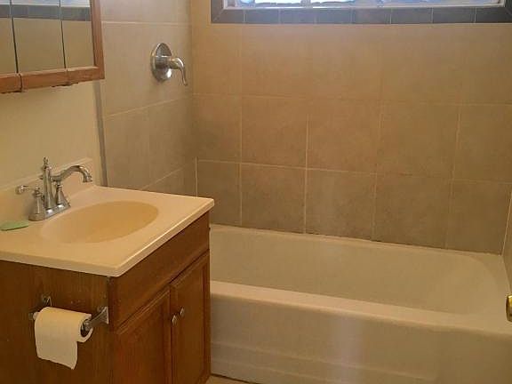 3rd image of 341 W Calle Antonia