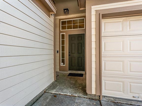 5th image of 11139 Pembroke Ridge Dr