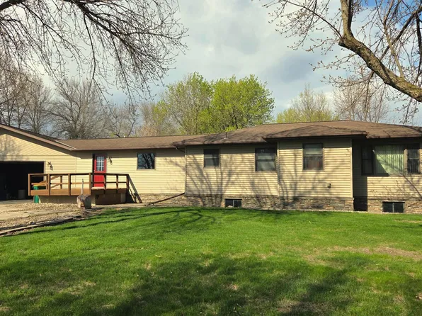 211 13th St, Heron Lake, MN 56137