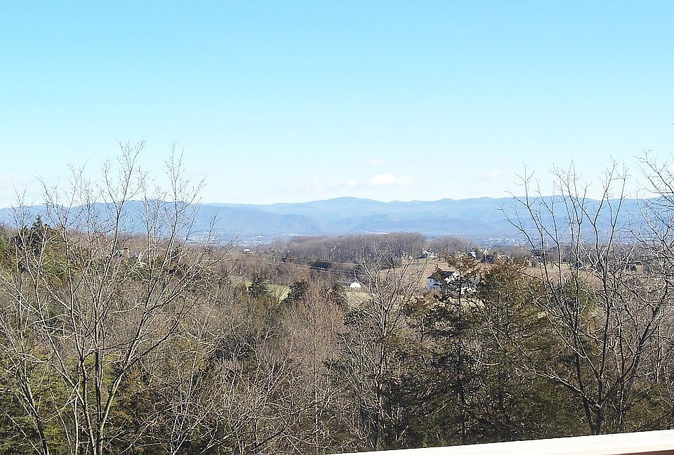 2nd image of 221 Magnolia Ct