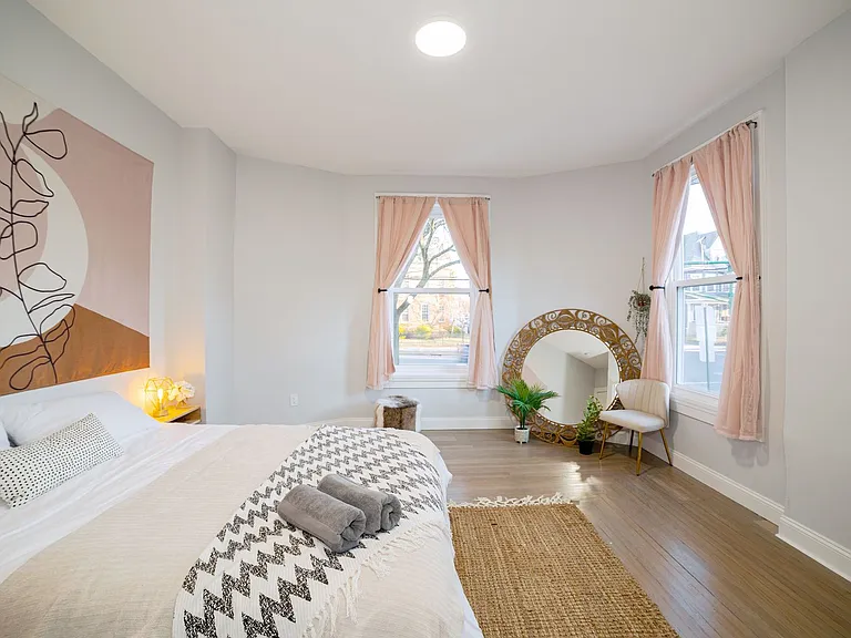 584 Orange Street — Photo 48
