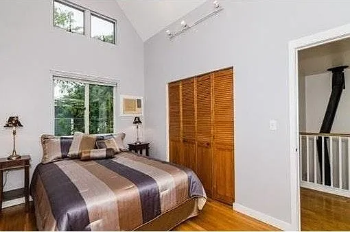 Bedroom1 - High Ceiling