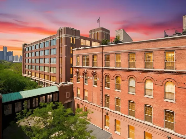 200 River Place Dr APT 33, Detroit, MI 48207