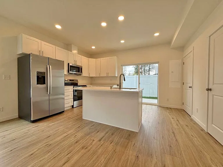 3925 E 32nd Ave #4 — Photo 7