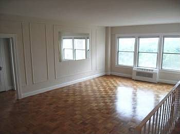 3rd image of 4000 Cathedral Ave NW APT 746B