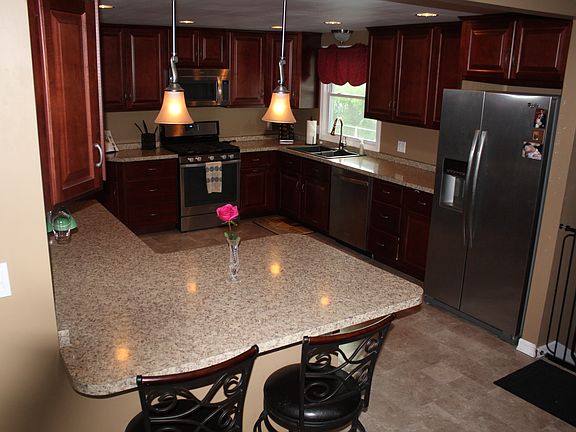 5th image of 68 Angela Ln