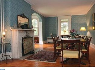 150 Spring Ln, Philadelphia, PA 19128