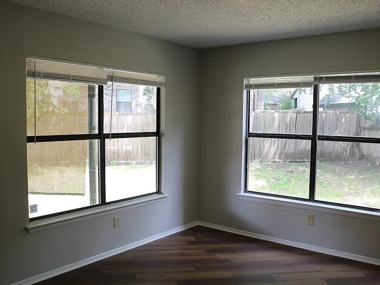 3824 Forsyth Park — Photo 3