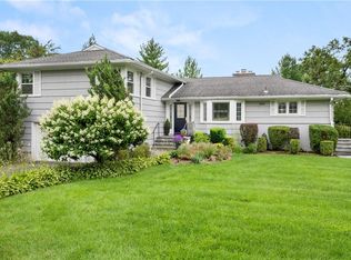 25 Sara Ln, New Rochelle, NY 10804