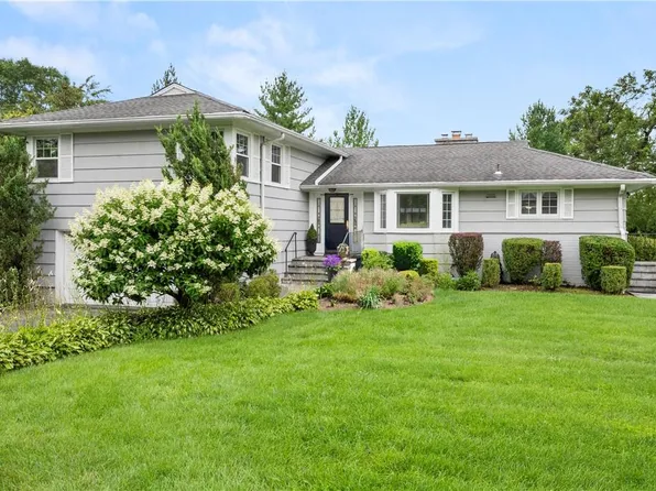 25 Sara Lane, New Rochelle, NY 10804