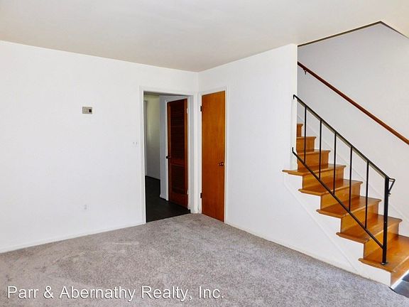 4th image of 3204A Western St