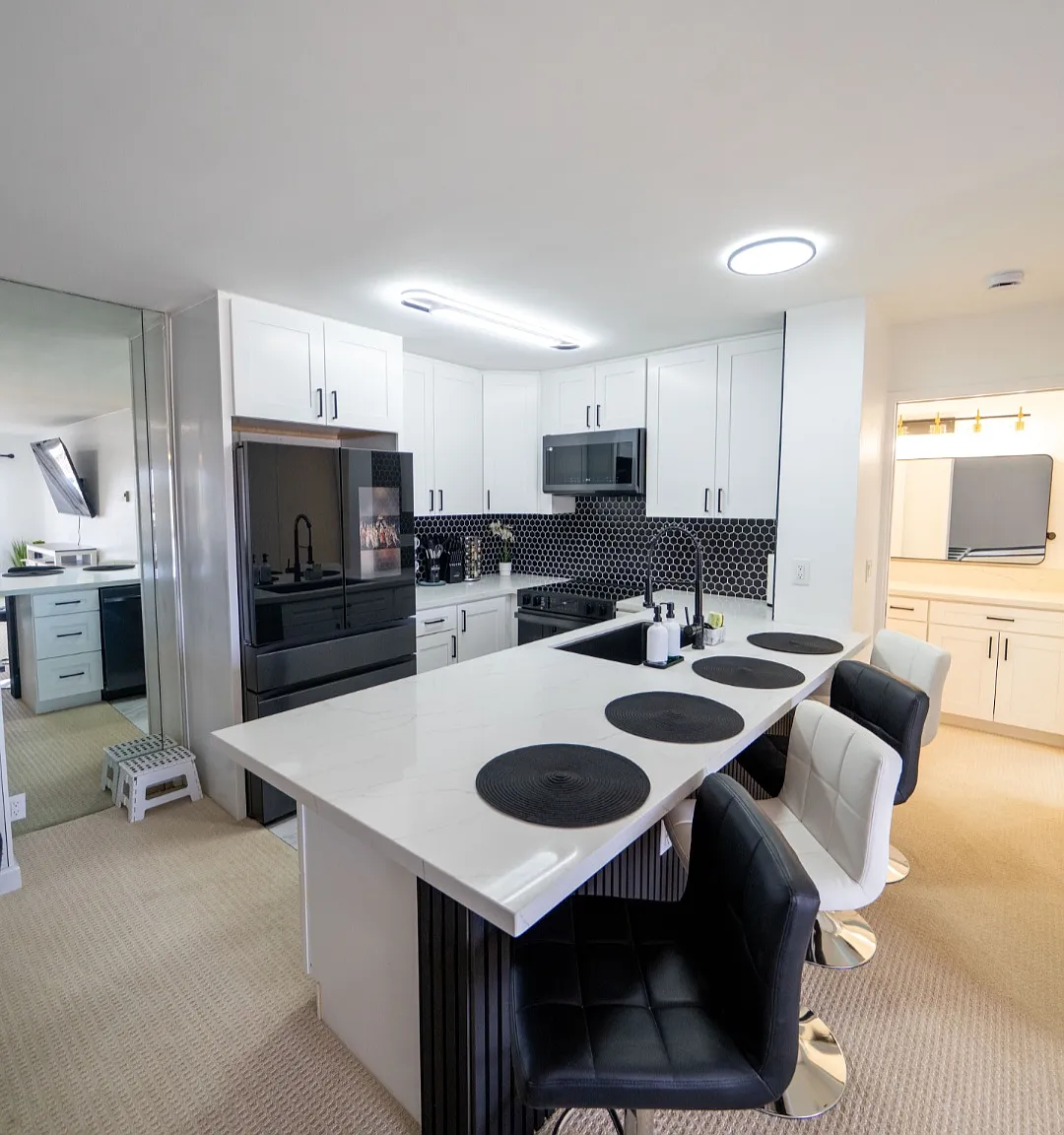 2 bed, 1033 sqft, $4,700 — Photo 3