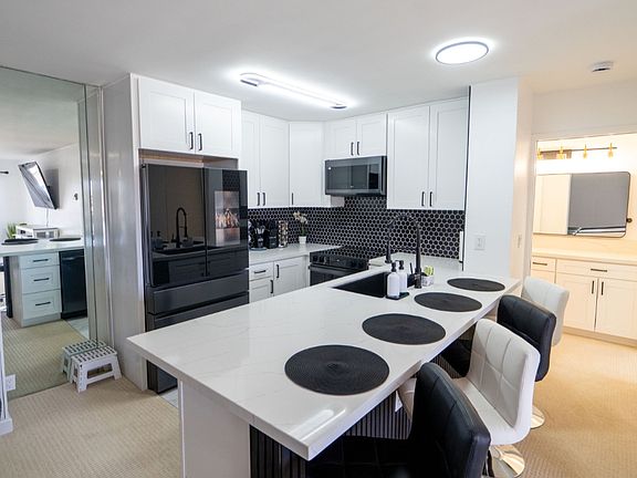 2nd image of 1775 Diamond St Unit 219