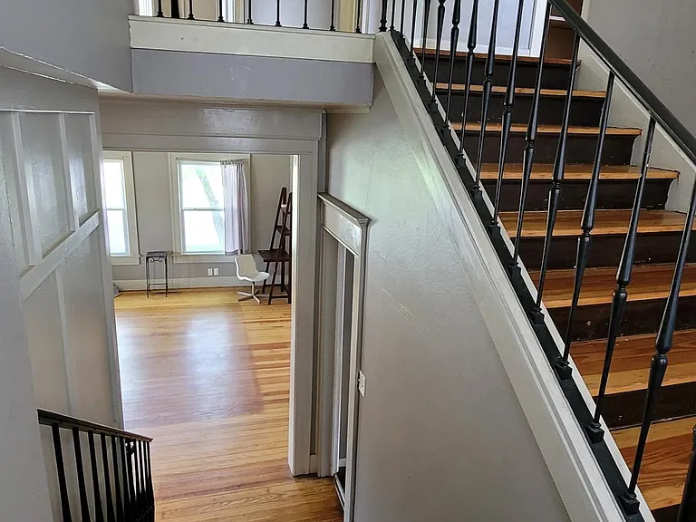 901 S Broadway St — Photo 13